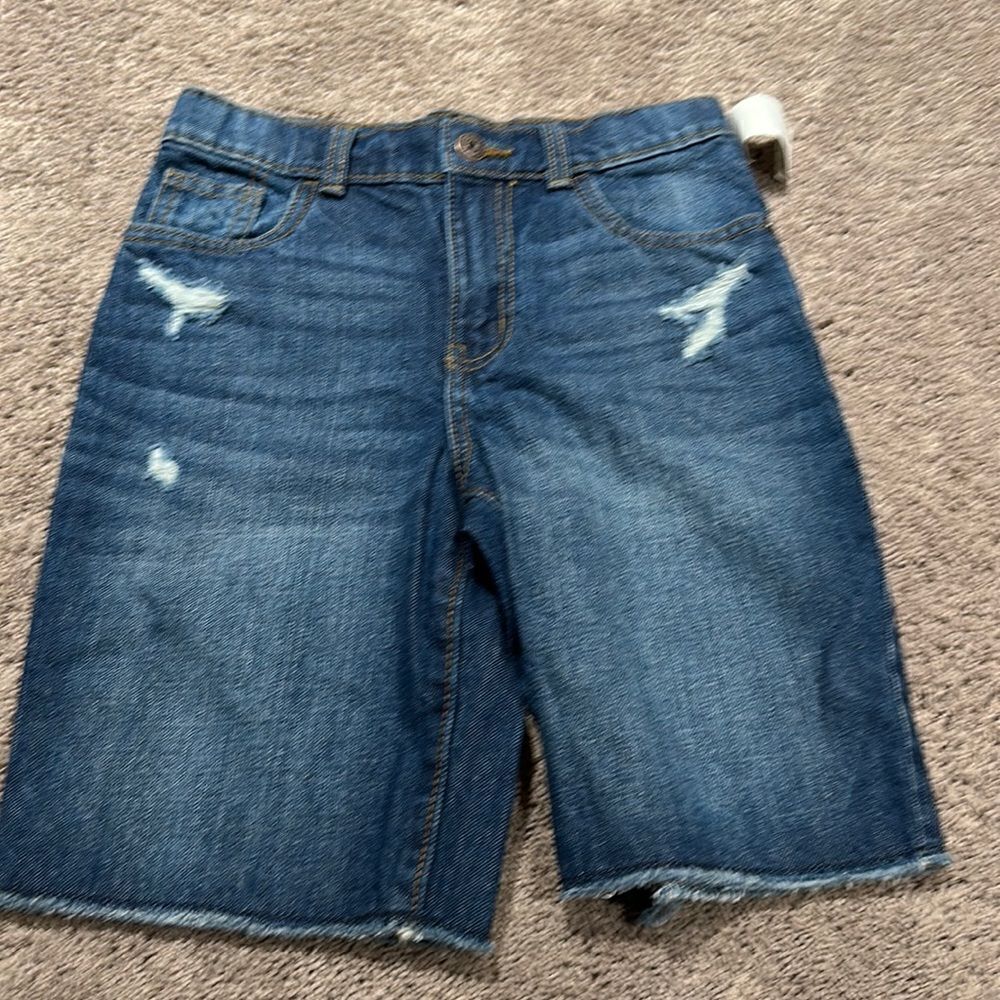 Osh kosh denim shorts! Size 8 easy on! Mild distressing! Longer length!